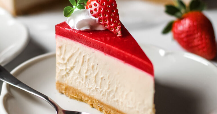 Vegan No-Bake Strawberry Cheesecake